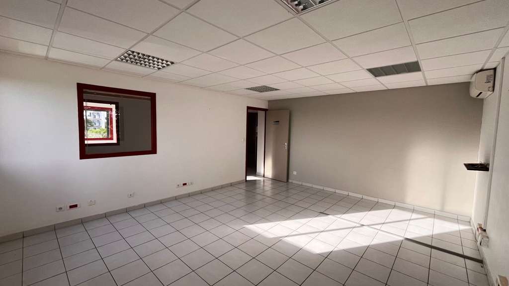 A louer bureaux modernes 116m² R+1 Le Lamentin