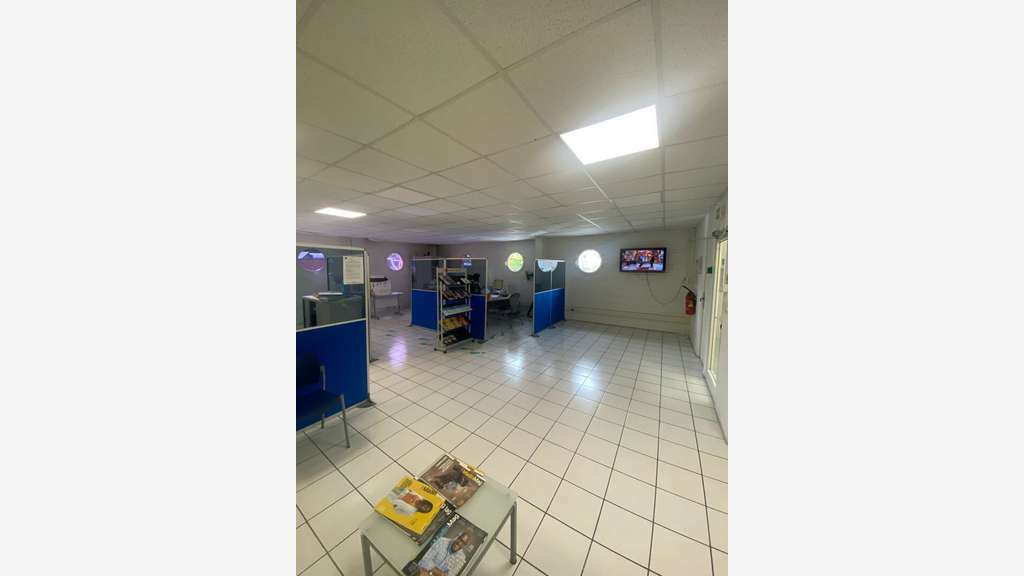 A louer beau bureaux 193m² R+1 au Marin centre