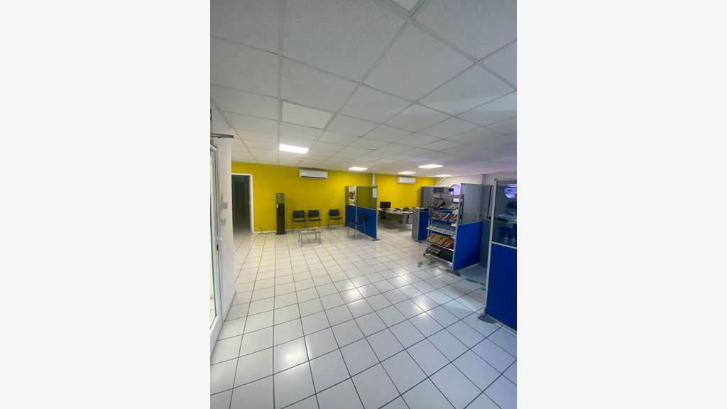 A louer beau bureaux 193m² R+1 au Marin centre