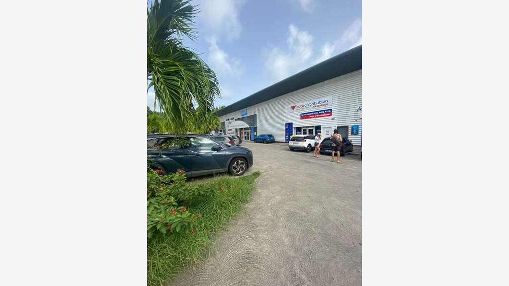 A louer beau bureaux 193m² R+1 au Marin centre