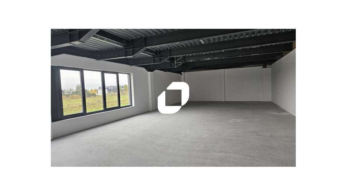 A louer Bureaux 717m² Le mesnil amelot