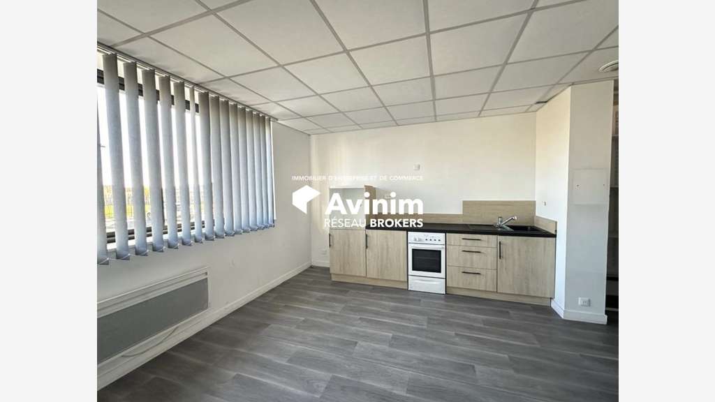 A louer bureaux 450m² TBE au Mesnil-Amelot