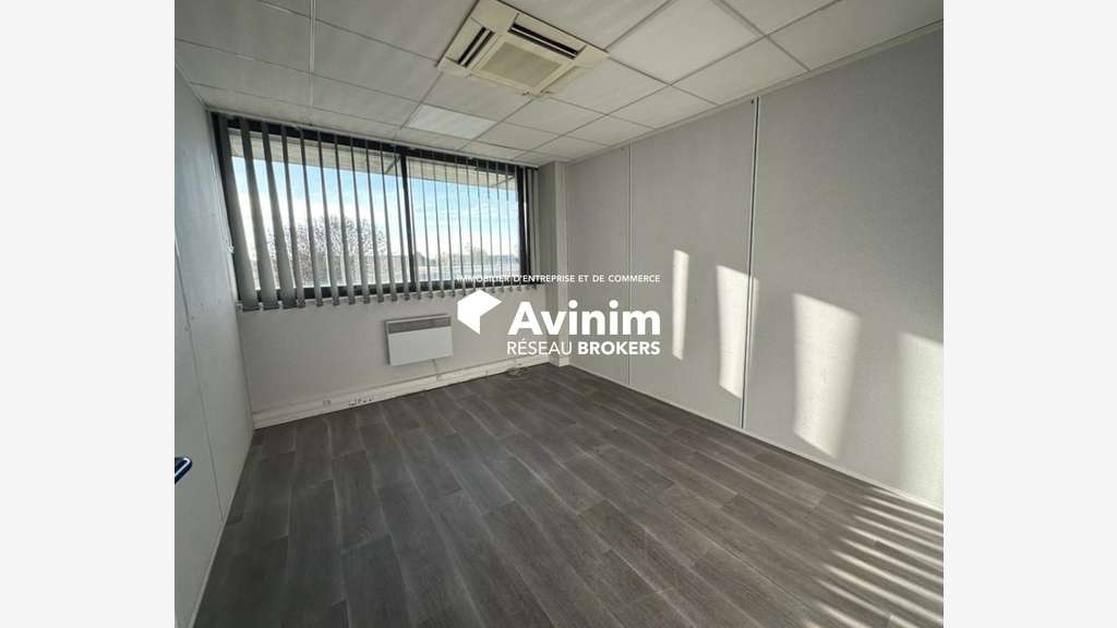 A louer bureaux 450m² TBE au Mesnil-Amelot