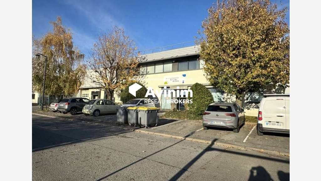 A louer bureaux 450m² TBE au Mesnil-Amelot