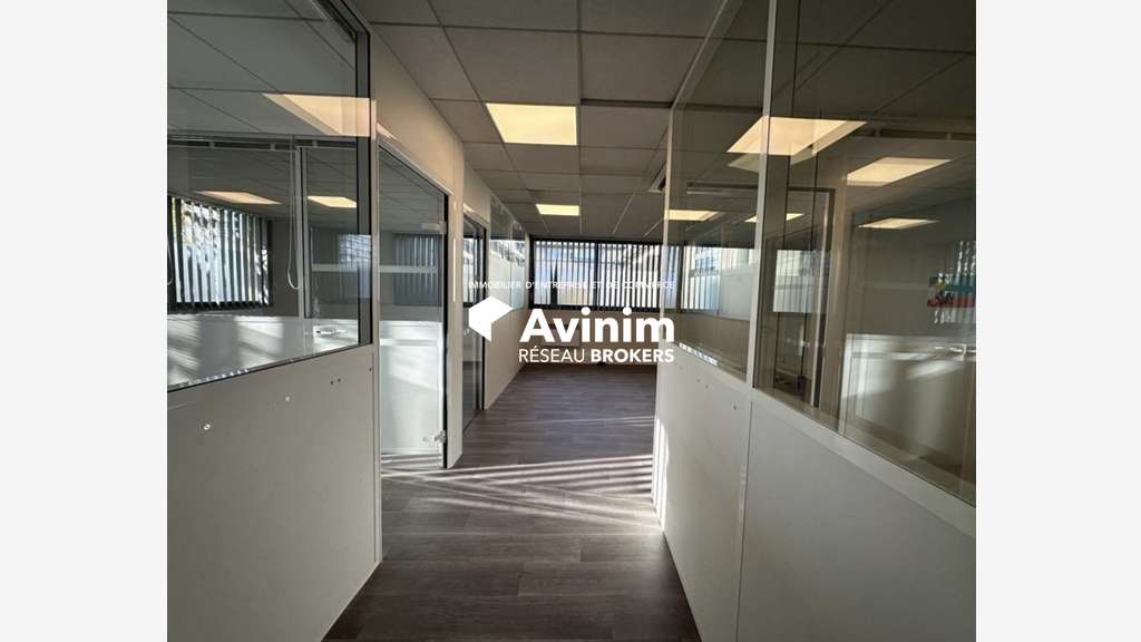 A louer bureaux 450m² TBE au Mesnil-Amelot