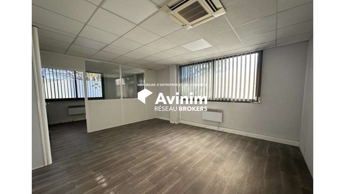 A louer bureaux 450m² TBE au Mesnil-Amelot