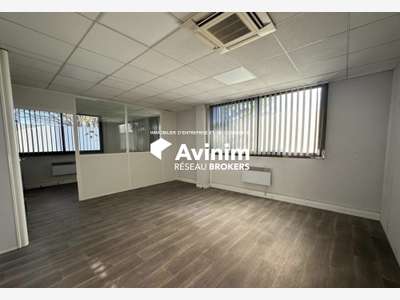 A louer bureaux 450m² TBE  au Mesnil-Amelot