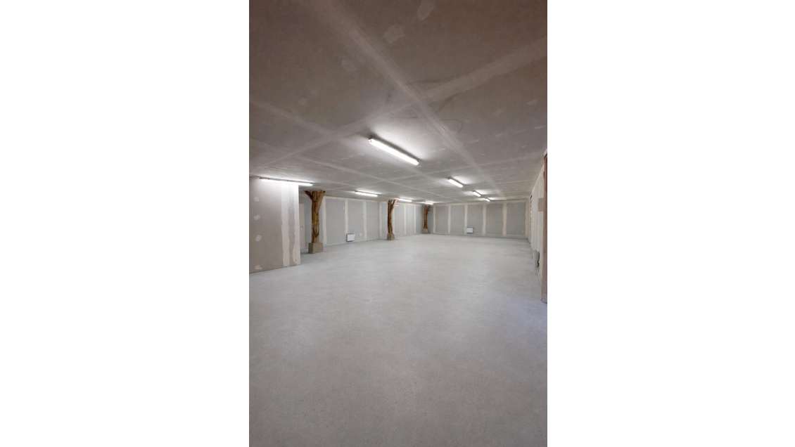 Espace de stockage avec parking VL Le Mesnil-Aubry