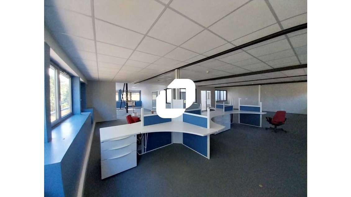 A louer Bureaux 179m² Le mesnil saint denis