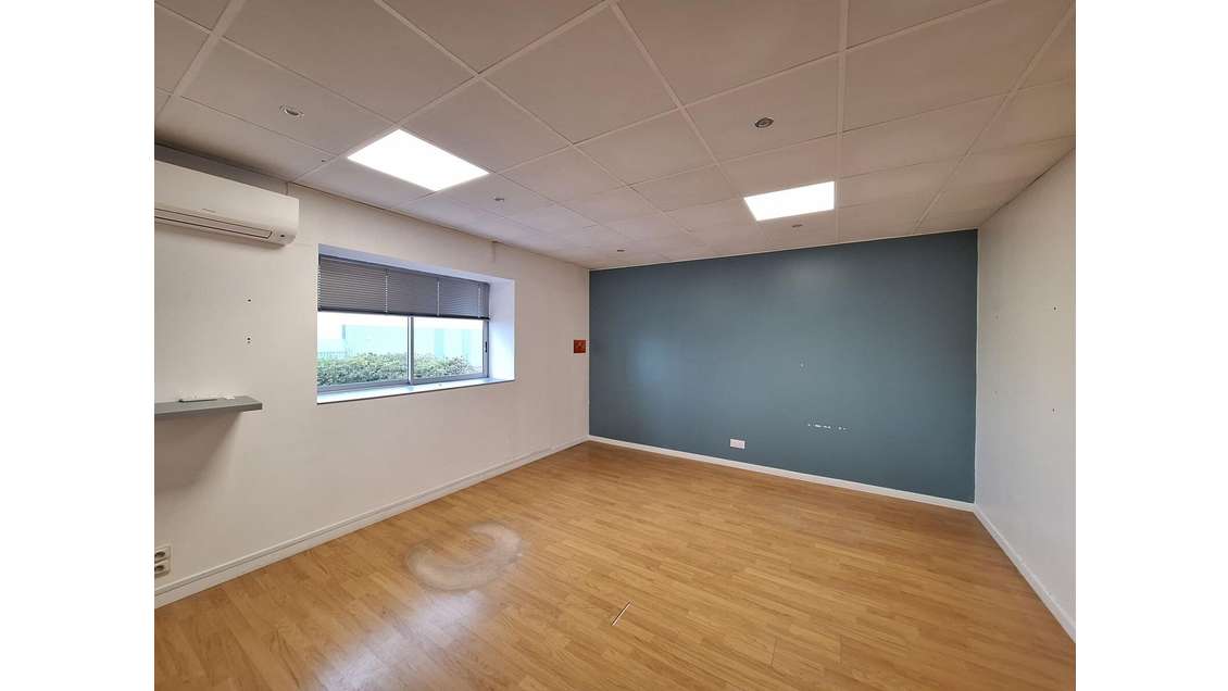 Bureaux de 54 et 58m² en zone artisanale au Muy