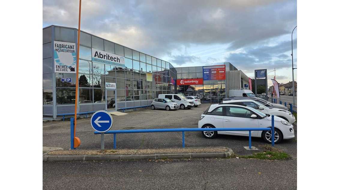 Loue bureaux de 160m² emplacement N° 1 au Passage