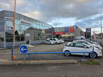 Loue bureaux de 160m² emplacement N° 1 au Passage