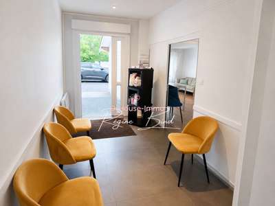 local avec sanitaire de 53.50 m² MEDICAL 
