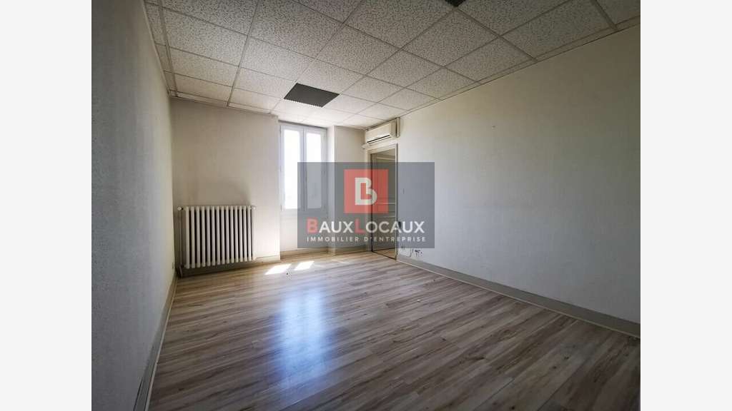 Bureaux lumineux  70m² à louer au Pontet