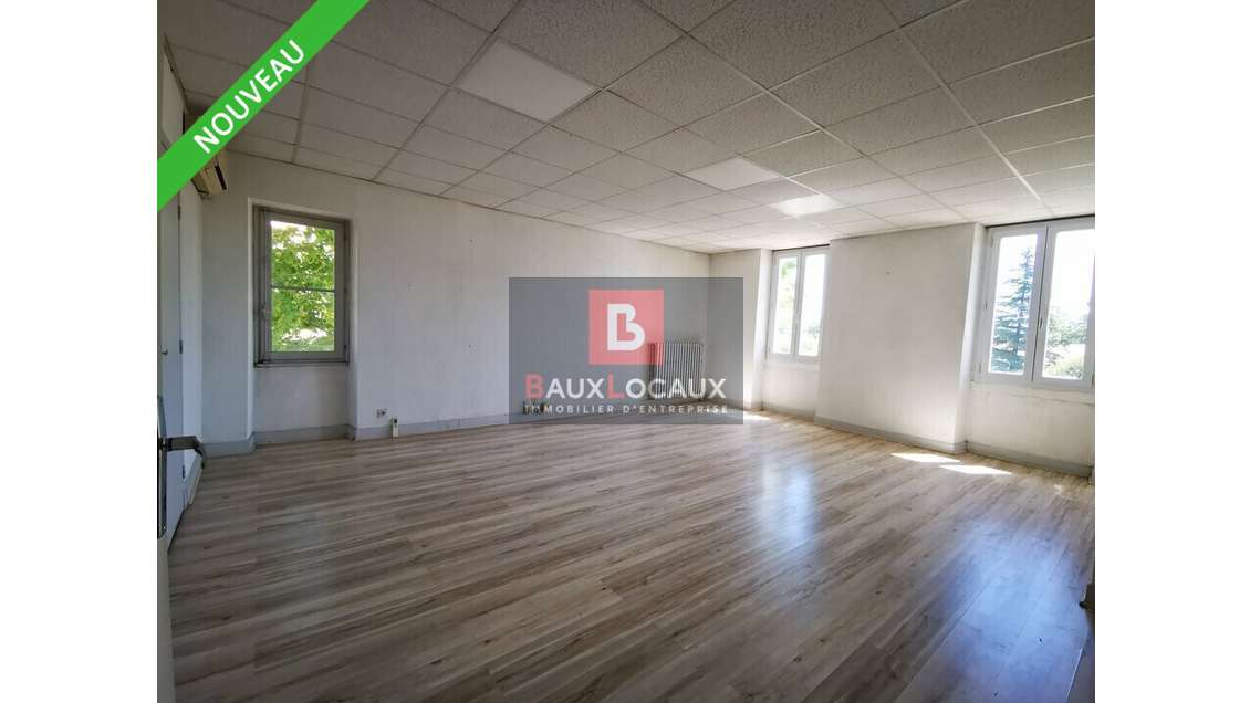 Bureaux lumineux  70m² à louer au Pontet