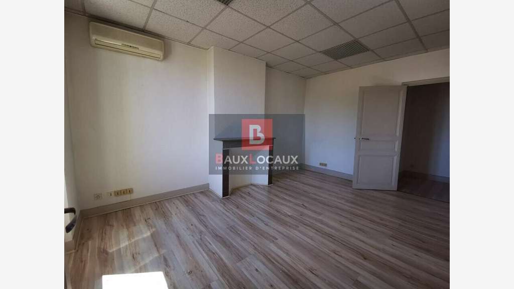 Bureaux lumineux  70m² à louer au Pontet