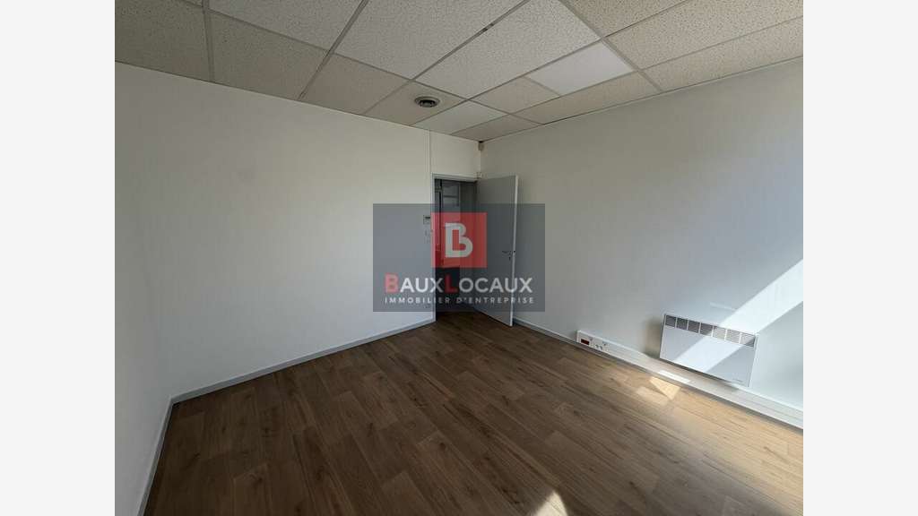 Bureaux 148m² à louer avenue passante Le Pontet