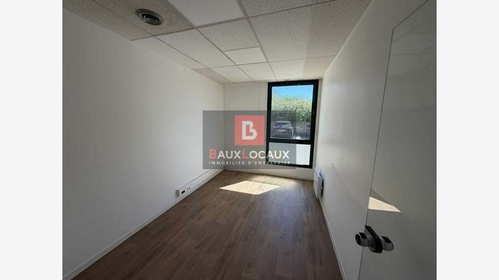 Bureaux 148m² à louer avenue passante Le Pontet