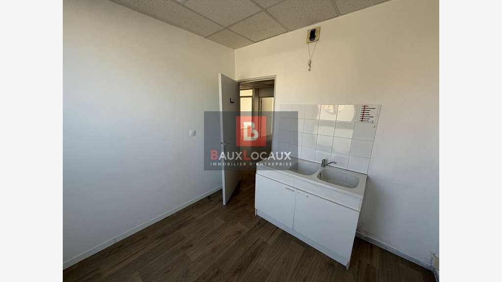 Bureaux 148m² à louer avenue passante Le Pontet