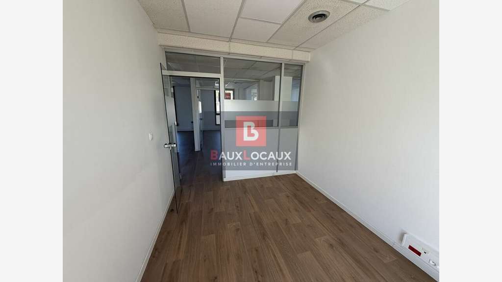 Bureaux 148m² à louer avenue passante Le Pontet