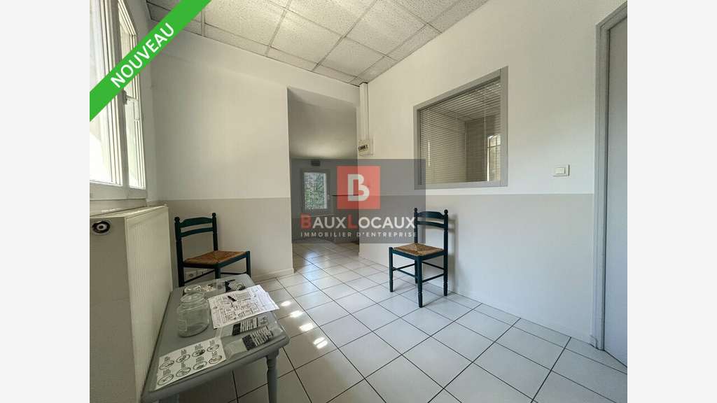 A louer bureau 11,5m² lumineux Le Pontet centre