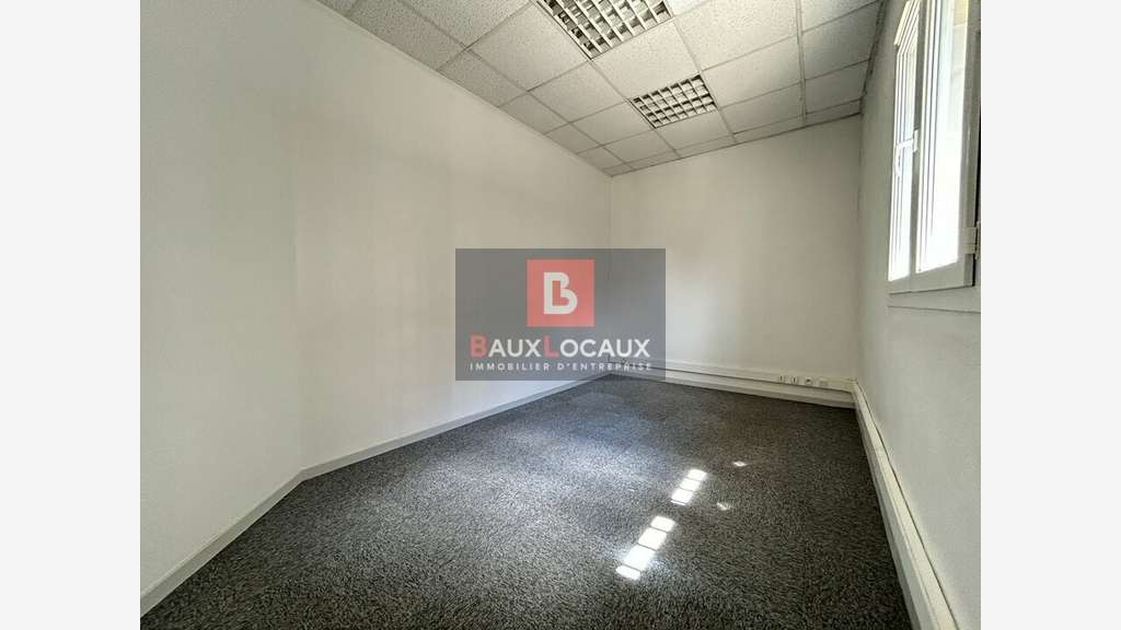 A louer bureau 11,5m² lumineux Le Pontet centre