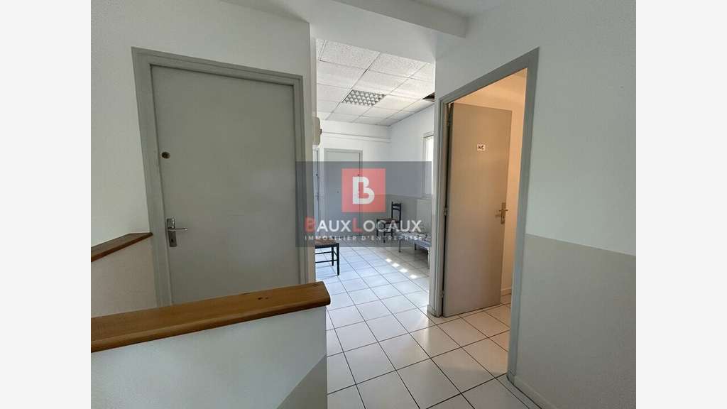 A louer bureau 11,5m² lumineux Le Pontet centre