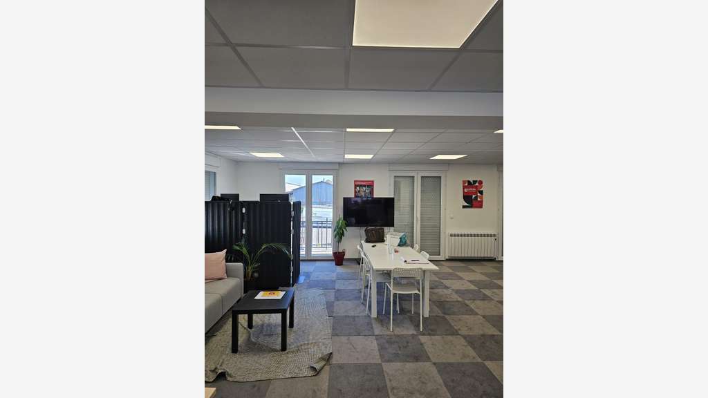 Open Space 80m R+1 à louer au Rheu