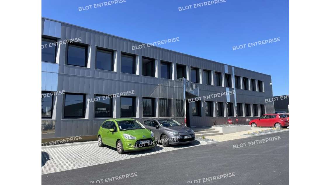 A louer bureaux 328m² RDC rénovés au Rheu