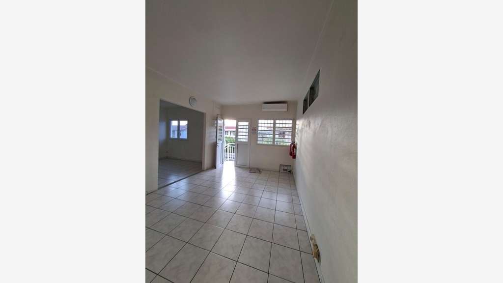 A louer local professionnel de 79m² au Robert