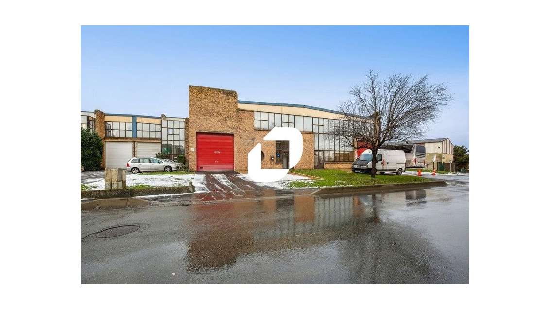 A louer local d'activités de 247m² au Thillay