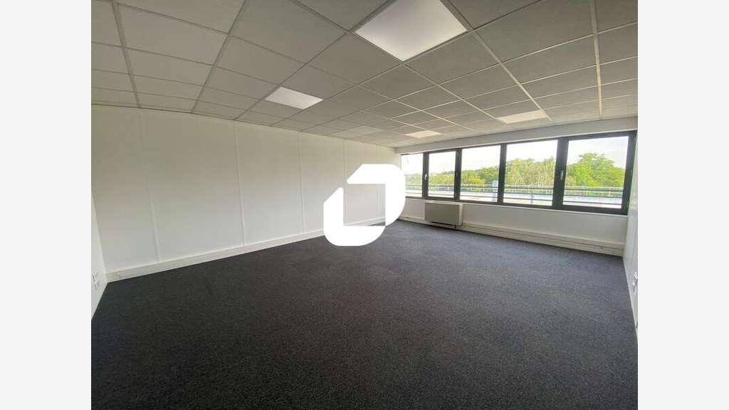 A louer Bureaux 258m² Le thillay