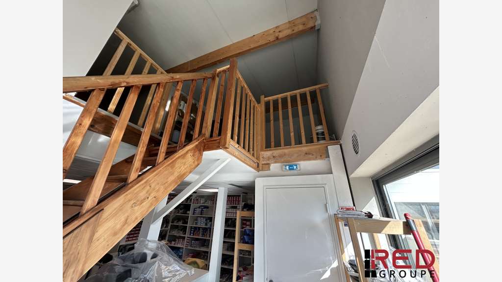 Local 122m² + terrasse 44m² à louer au Tholonet