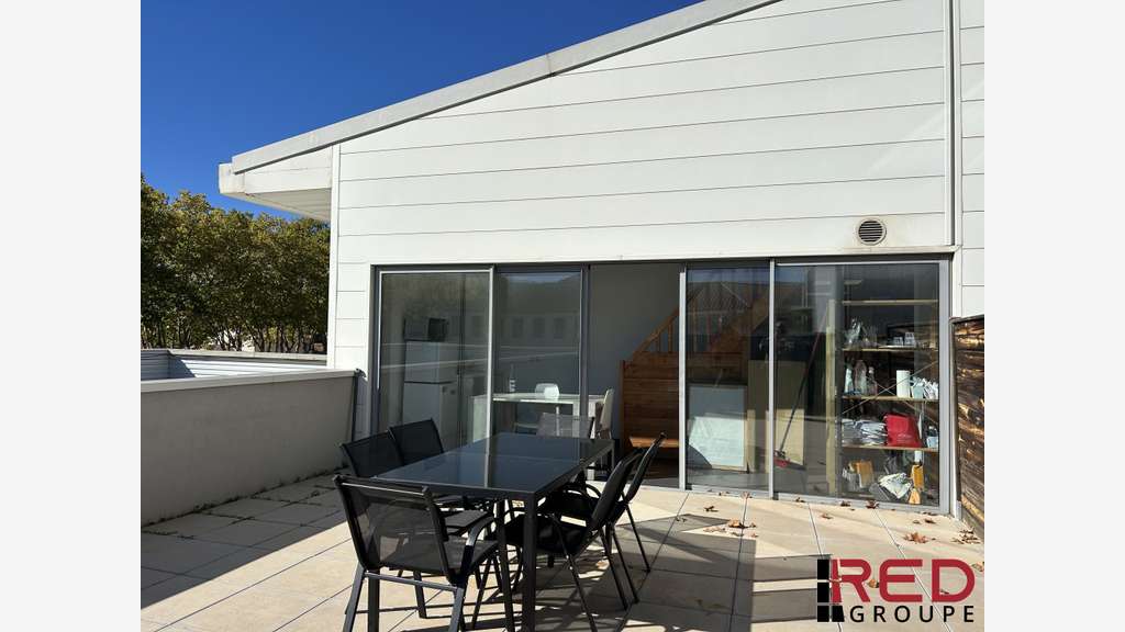 Local 122m² + terrasse 44m² à louer au Tholonet