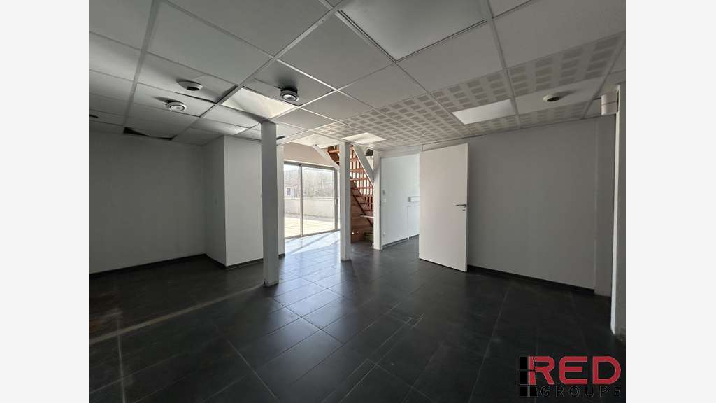 Local 122m² + terrasse 44m² à louer au Tholonet
