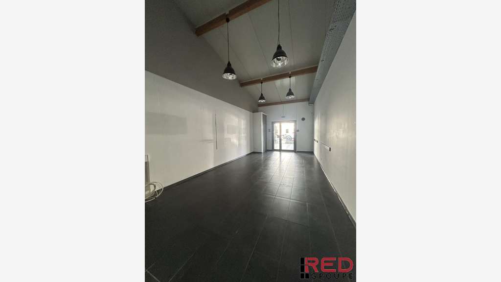 Local 122m² + terrasse 44m² à louer au Tholonet