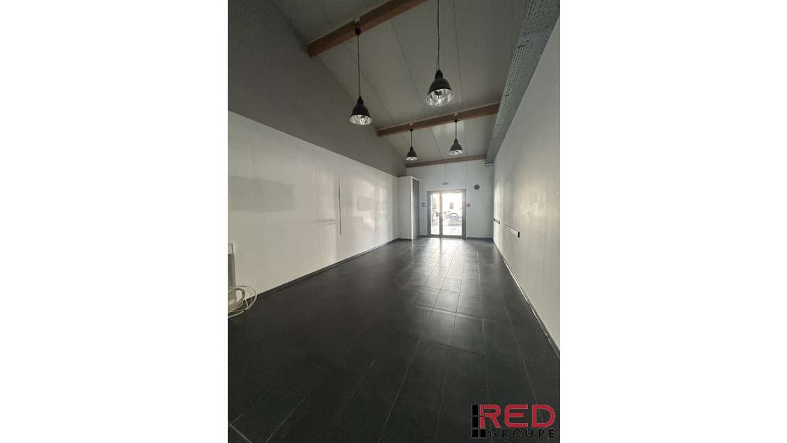 Local 122m² + terrasse 44m² à louer au Tholonet
