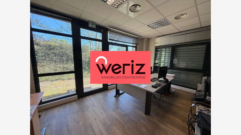 Bureaux à louer cloisonnés 250m² à Aix la Duranne
