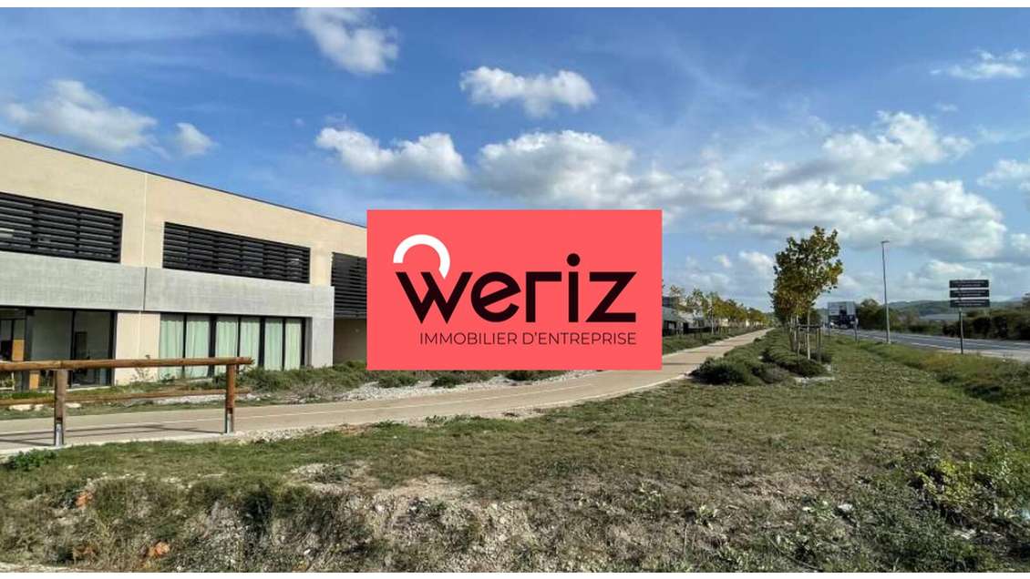 Bureaux de 100 m² non divisibles à Louer à AIX EN