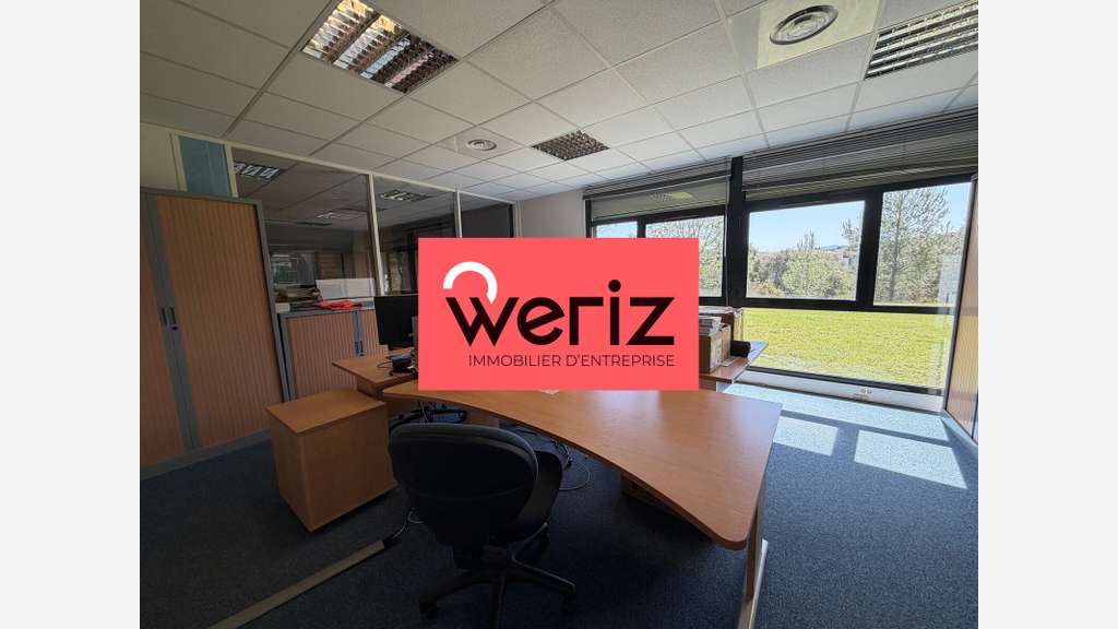 Bureaux à louer cloisonnés d'une surface de 250m2