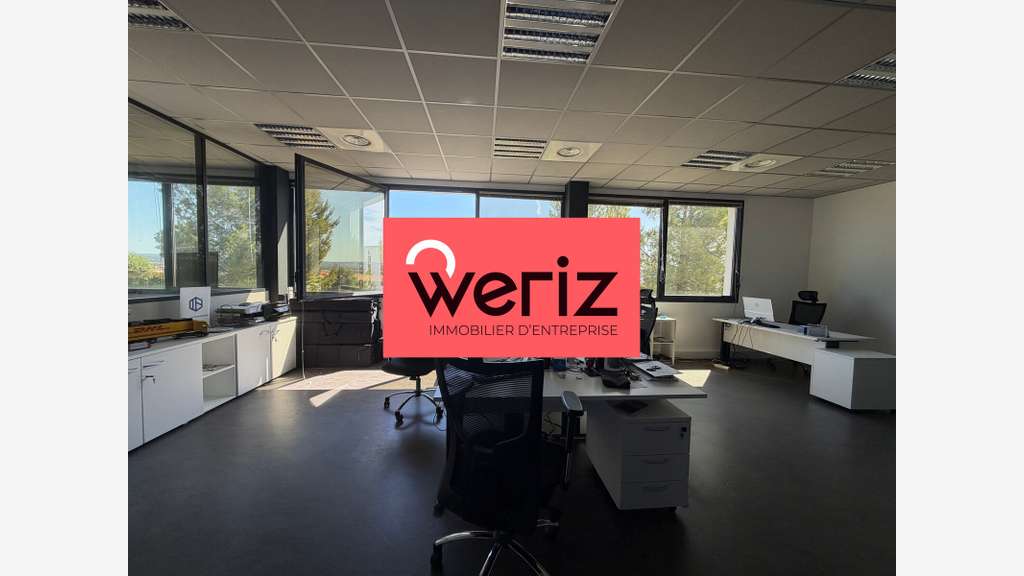 Bureaux de 90 m² non divisibles à Louer à AIX EN P