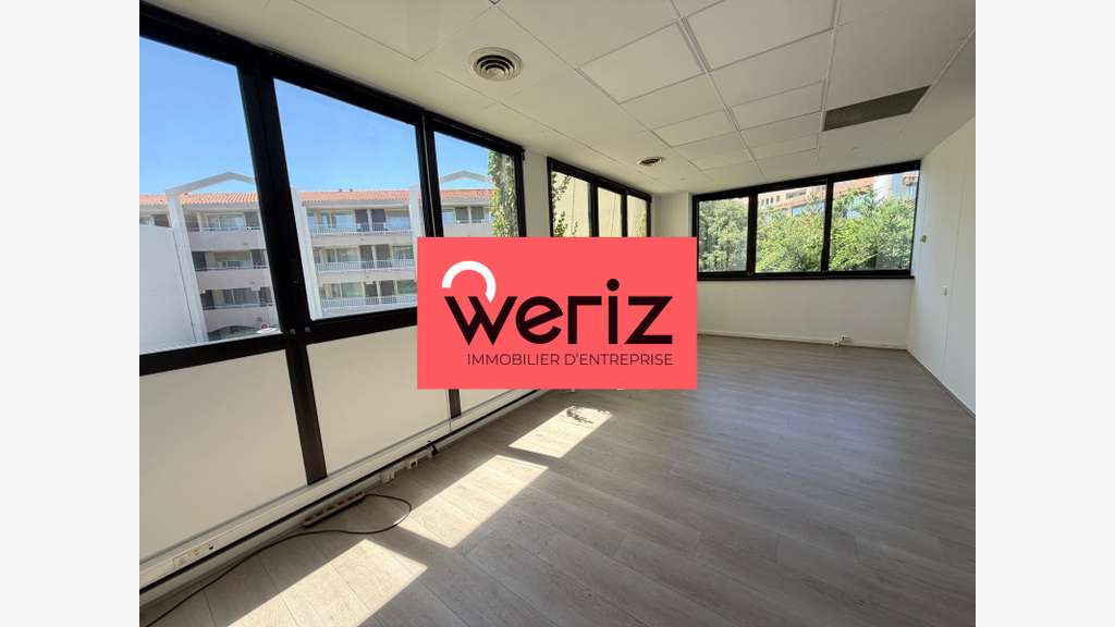 Bureaux de 73 m² non divisibles à Louer à AIX EN P