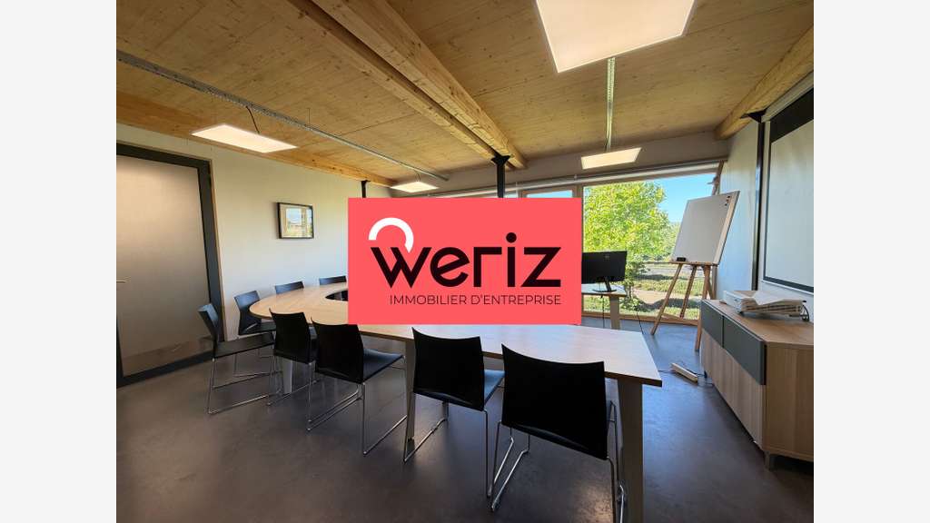 Bureaux de 100 m² non divisibles à Louer à AIX EN
