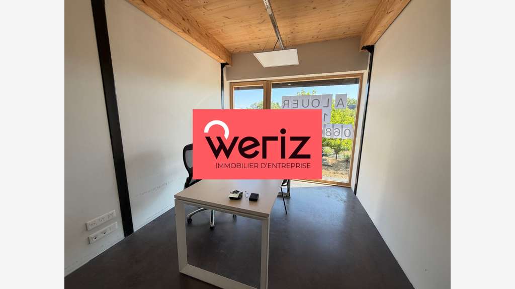 Bureaux de 100 m² non divisibles à Louer à AIX EN