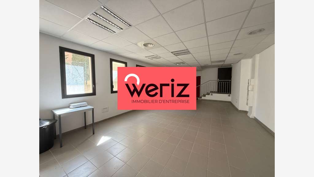 Bureaux de 81 m² non divisibles à Louer à AIX EN P