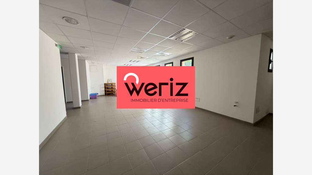 Bureaux de 81 m² non divisibles à Louer à AIX EN P
