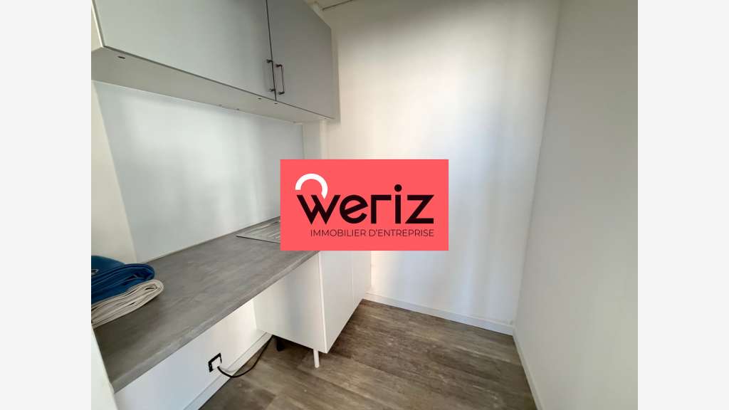 Bureaux de 80 m² non divisibles à Louer à AIX EN P