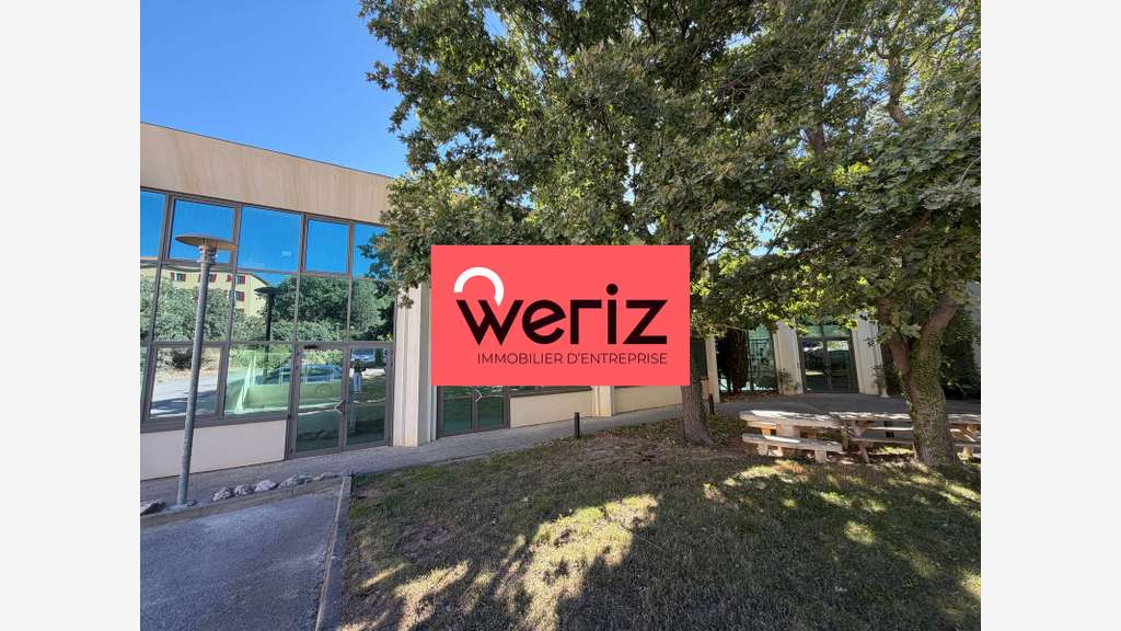 Bureaux de 80 m² non divisibles à Louer à AIX EN P