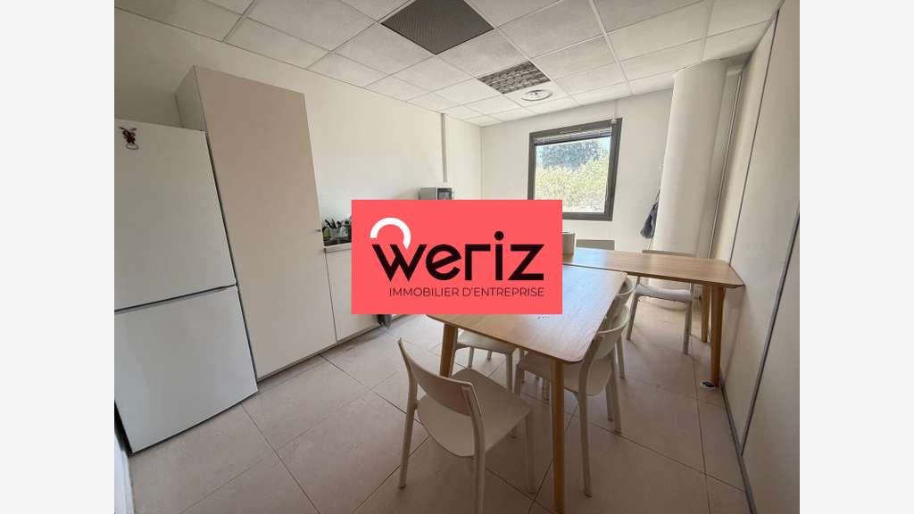 Bureaux de 322 m² non divisibles à Louer à AIX EN