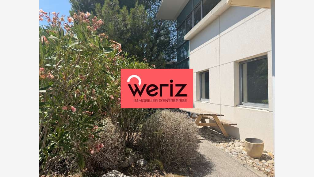 Bureaux de 322 m² non divisibles à Louer à AIX EN
